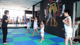 Một lớp học phụ huynh đăng ký cho con nhằm huấn luyện chống lại việc xâm hại và bắt cóc