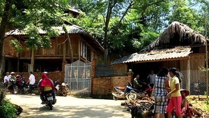 Health sector supports those in HIV incident in Kim Thuong Commune