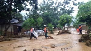 28 dead & missing in flash floods after storm Son Tinh