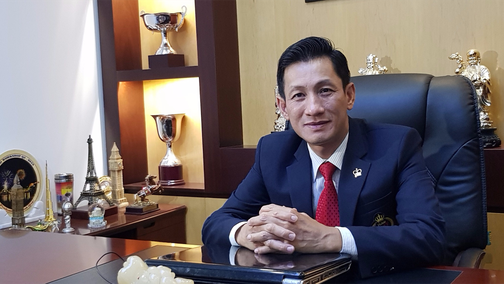 Vị giám đốc “idol”