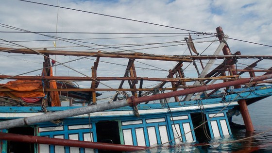 Một tàu cá chìm