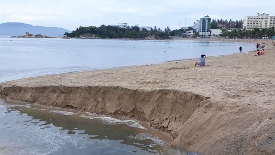 Cống thải “đầu độc” biển Nha Trang