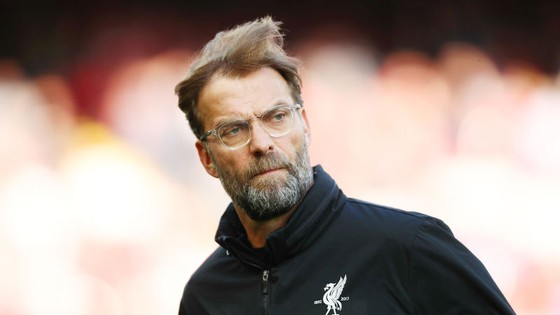 HLV Jurgen Klopp sớm phải phiền lòng vì mùa giải mới. Ảnh: Getty Images