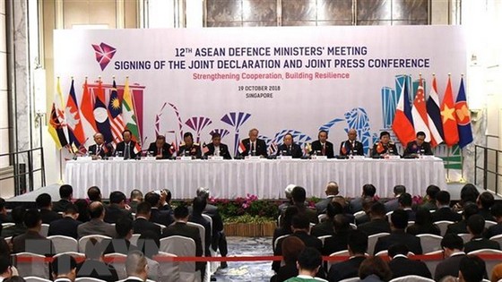 ASEAN defence officials at the 12th ADMM(Photo: VNA)