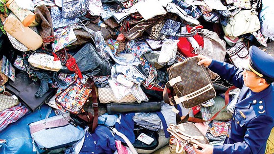 Bùng nổ công nghiệp hàng giả: Gian nan ngăn chặn