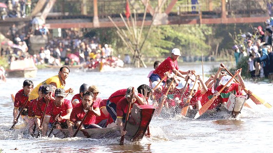 Nét đẹp lễ hội đầu Xuân Huế
