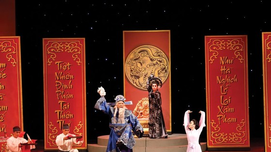 A court in Thuong Duong, from the play “Câu thơ yên ngựa”. (Photo: Hoang Hung)