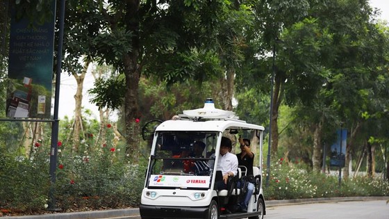 Triển vọng xe điện tự lái