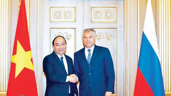 Sáng 23-5 (theo giờ địa phương), tại Thủ đô Moscow, Thủ tướng Nguyễn Xuân Phúc hội kiến Chủ tịch Duma Quốc gia (Hạ viện Nga) Vyacheslav V. Volodin Ảnh: TTXVN