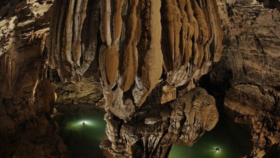 “Bơi trong hang Ken” của Carsen Peter là 1 trong 8 bức ảnh về hang động đẹp nhất thế giới do National Geographic bình chọn. (Ảnh do Oxalis cung cấp)