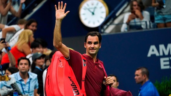 Roger Federer vẫy tay chào tạm biệt Australian Open
