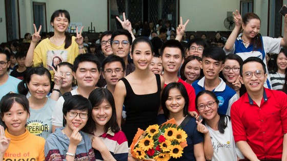 Hoàng Thùy làm diễn giả tại Hội nghị Liên kết Thanh niên Đông Nam Á 2019