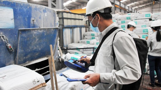Amiăng trắng vẫn đang được sản xuất và sử dụng khá phổ biến tại nước ta