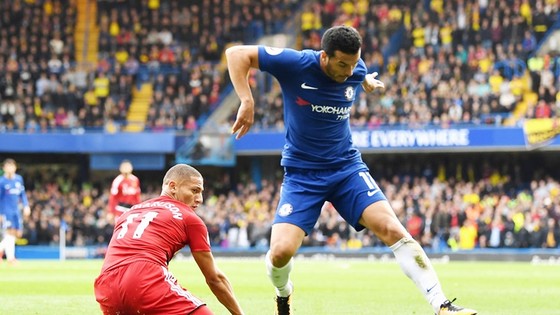 Pedro (xanh) và đồng đội có trận đấu đầy kịch tính trước Watford: Ảnh: Getty Images.