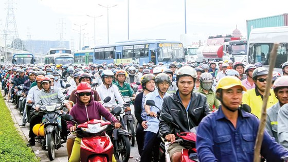 Kẹt xe gia tăng khắp các điểm nóng