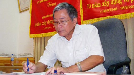 Mặc dù đã nghỉ hưu nhưng ông Nguyễn Quang Hòa vẫn luôn đau đáu với “nghiệp nước”