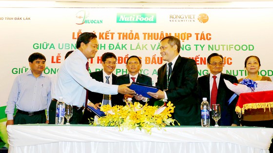 Lễ ký hợp tác thỏa thuận giữa UBND tỉnh Đắk Lắk với doanh nghiệp đầu tư phát triển nông nghiệp công nghệ cao