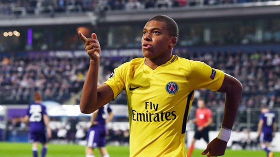 Niềm vui của Kylian Mbappe sau khi làm nên lịch sử ở Champions League. Ảnh: Getty Images