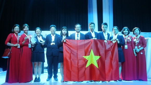 Đoàn học sinh Việt Nam dự thi Kỳ thi Khoa học trẻ quốc tế