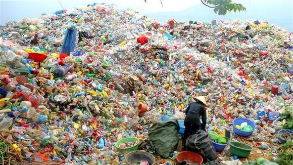 According to Japan’s estimate, Vietnam ranks fourth worldwide in the amount of plastic waste dumped into the sea, with about 730,000 tonnes each year. (Source: VNA)