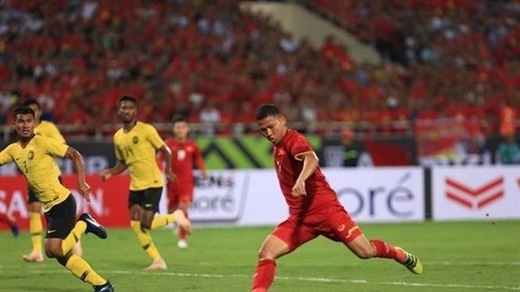 Nguyen Anh Duc scored one more goal to double Vietnam’s advantage in the match with Malaysia on November 16. (Photo: VNA)