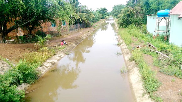 Toàn tuyến kênh không có một lối thoát hiểm nào