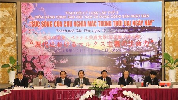 The Communist Party of Vietnam (CPV) and the Japanese Communist Party (JCP) hold the eighth theoretical exchange workshop, themed “the Vitality of Marxism today,” in Can Tho on October 16. (Photo: VNA)
