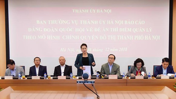 Chủ tịch Quốc hội Nguyễn Thị Kim Ngân phát biểu tại buổi làm việc.
