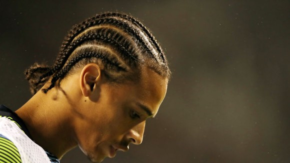 Leroy Sane thay đổi kiểu tóc, nhưng quan trọng nhất anh cần là thay đổi tâm lý. Ảnh: Getty Images