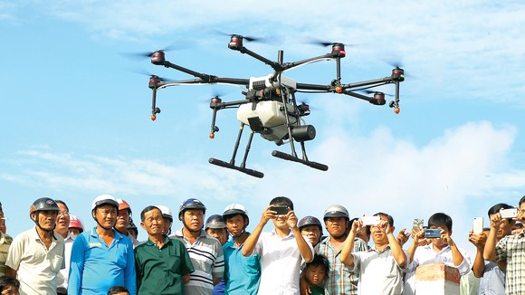 Háo hức xem “Hai Lúa 4.0” thực hiện công việc