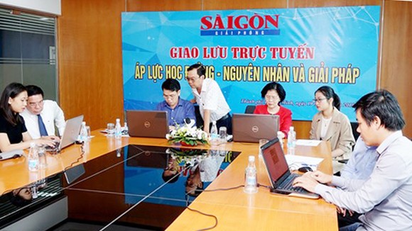 Quang cảnh buổi giao lưu trực tuyến. Ảnh: ĐỨC CƯỜNG