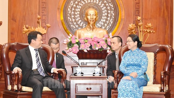 Đồng chí Võ Thị Dung - Phó Bí thư Thành ủy TPHCM tiếp Bí thư Trung ương Đoàn TNCS Trung Quốc Phó Chấn Bang. Ảnh: hcmcpv
