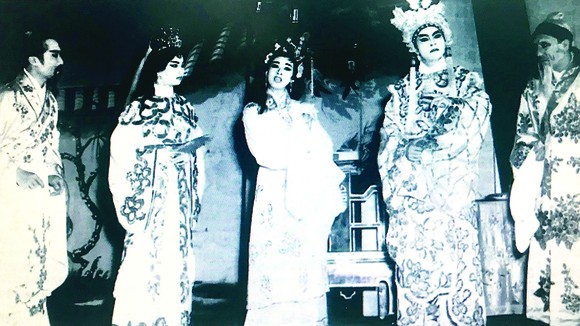 Trình diễn cải lương trước năm 1975 ở Sài Gòn. Ảnh: TƯ LIỆU