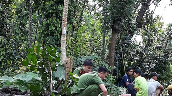 Công an khám nghiệm hiện trường