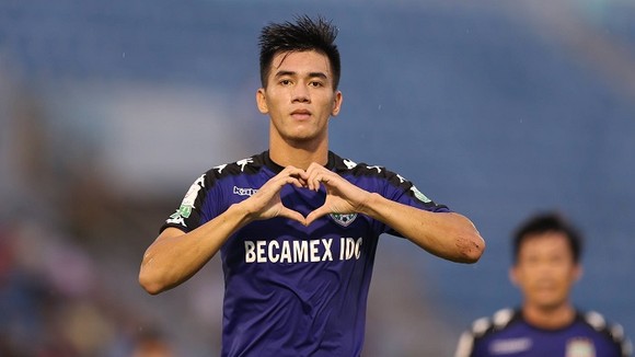Tiến Linh tiếp tục bám sát Oseni và Toure trong cuộc đua Vua phá lưới. Ảnh: PHƯƠNG ANH