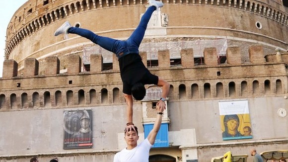 Nghiep and Co stage performance on Rome's street.(Photo: VNA)