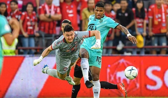 Thủ môn Văn Lâm đang gặp cạnh tranh từ các thủ môn ở V-League