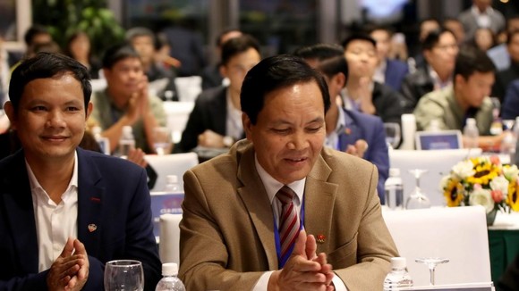 Ông Cấn Văn Nghĩa đã xin từ chức
