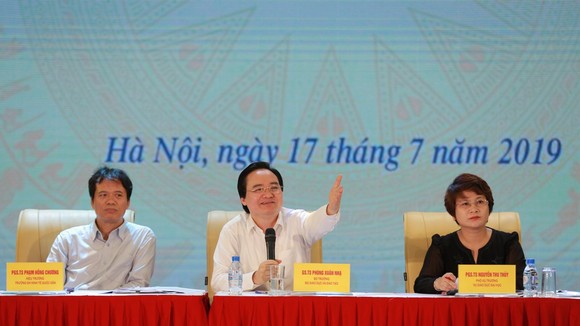 Bộ trưởng Bộ GD-ĐT chủ trì hội nghị ngày 17-7