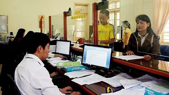 The Ministry of Home Affairs (MoHA) is collecting opinions on a new law which would amend a number of articles of the Law on Cadres and Civil Servants (2008) and the Law on Public Employees (2010).(Source: phapluatxahoi.vn)