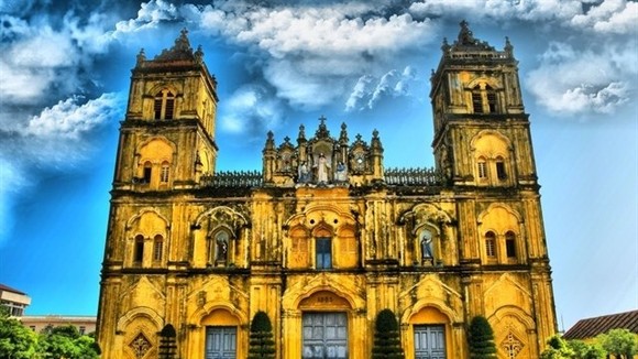 Bui Chu Church, one of the most magnificient old churches in the north of Vietnam, is in a state of serious disrepair. (Photo tintucnamdinh.vn)