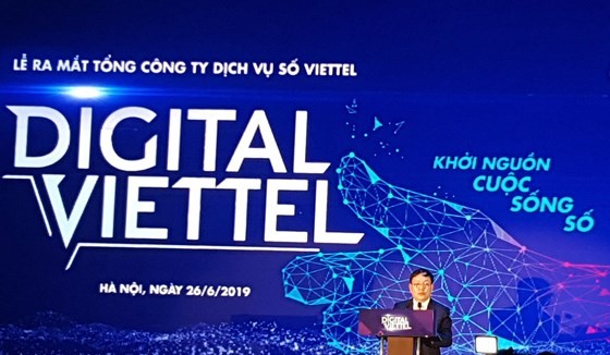 Acting chairman cum general director of Viettel Group Le Dang Dung speaks at the launching ceremony (Photo: SGGP)
