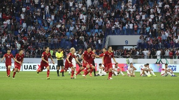 Vietnam has convincing win 4-2 over Jordan on January 20 to advance to the quarterfinals of the AFC Asian Cup.(Photo: VNA)