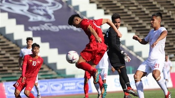Vietnam wins 3 points in the match against the Philippines. (Source: VNA)