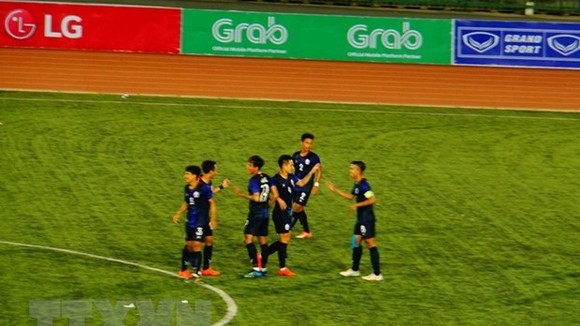 Players of host Cambodia, which has already secured Group B’s top position (Photo: VNA)