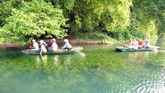 A memorandum of understanding on tourism cooperation for the 2019-2024 period has been signed between the Vietnamese Ministry of Culture, Sports and Tourism and the Federal Agency for Tourism (Rosturizm) of Russia.