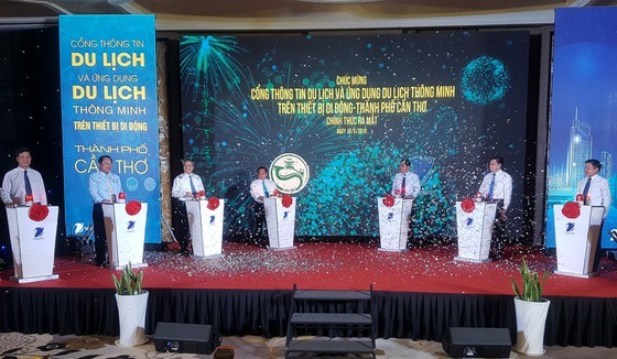 Opening ceremony of the tourism information portal and travel smart application on mobile devices