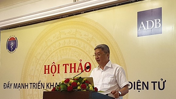 Thứ trưởng Bộ Y tế Nguyễn Trường Sơn phát biểu tại hội thảo