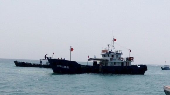 Quảng Ngãi: Tàu Tiên tri 07 đã đưa 30.000 lít xăng đến đảo Lý Sơn