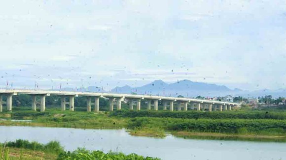 Cầu Thạch Bích có tổng chiều dài hơn 2,4km